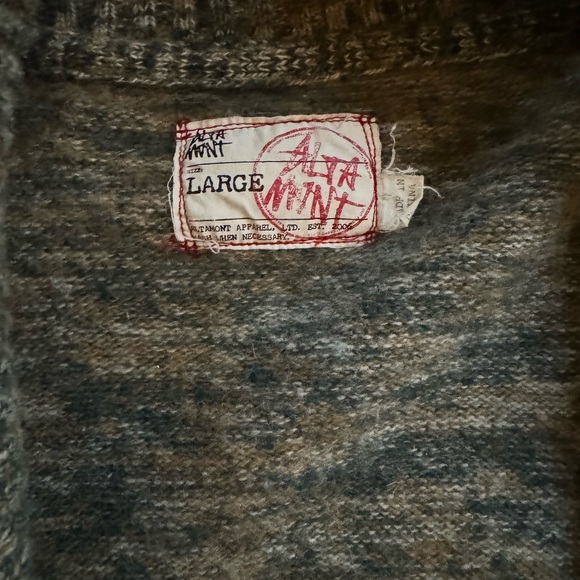 Altamont Cardigan - Picture 3 of 3